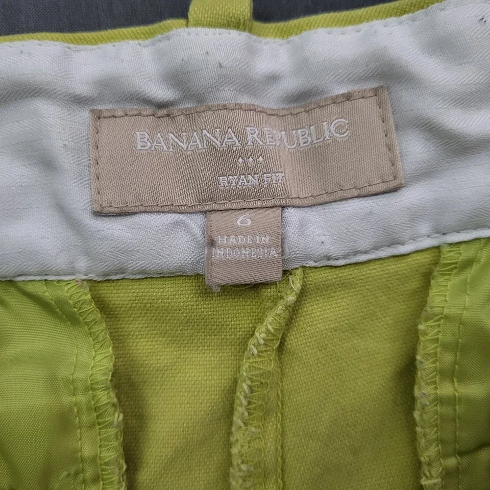 Banana Republic Ryan Fit Chartreuse Green Chino Shorts Womens Sz 6 Cotton Blend